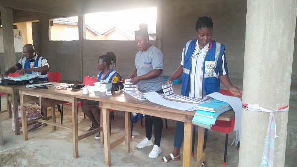 The electoral materials arrived at the station at 4:30 hours under security protection