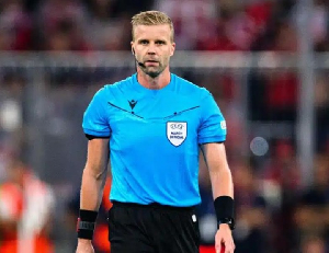 Swedishb Referee Glenn 