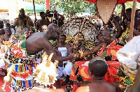 Asante Bediatuo in a handshake with Otumfuo Osei Tutu II