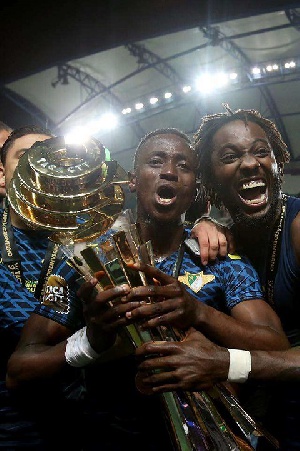 Emmanuel Boateng celebrates with the Portuguese League Cup trophy