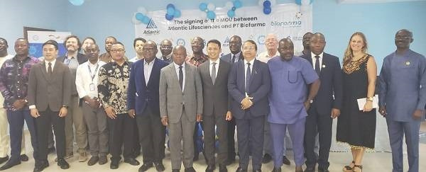 Mr Kwaku Agyeman Manu (seventh from right) with the team after signing the MoU