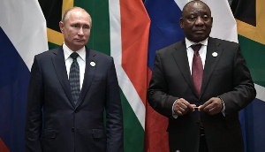 Russia's President Vladimir Putin (L) and South Africa's President Cyril Ramaphosa
