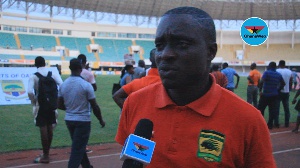 There were blows at the Tamale stadium as Hearts and Kotoko fans clashed