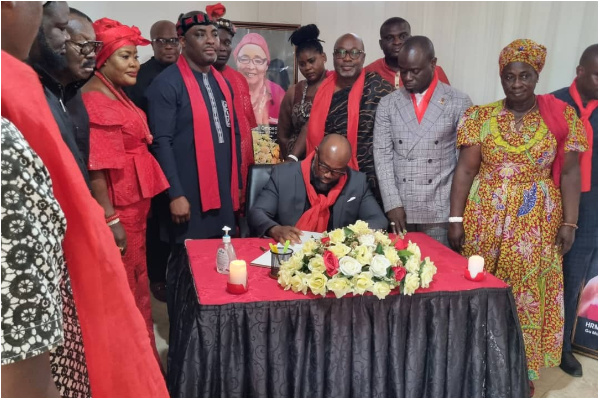 McDan signing the book of condolence in memory of the late Ga Manye