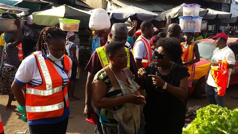 Sanitation Minister Cecilia Abena Dapaah speaking to a market woman at Agbogloshie market