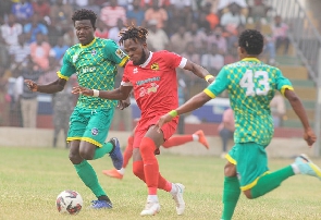 Asante Kotoko's Steven Mukwala in action against Nsoatreman