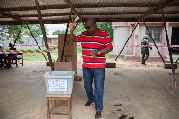 President John Mahama casting his ballot in Bole
