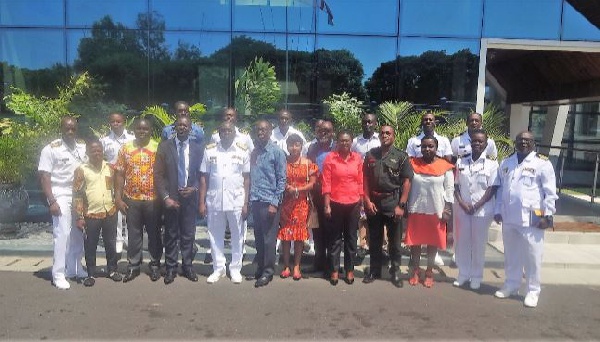 Group photo of ARII, Ghana Navy leadership and Doctors in the Gap