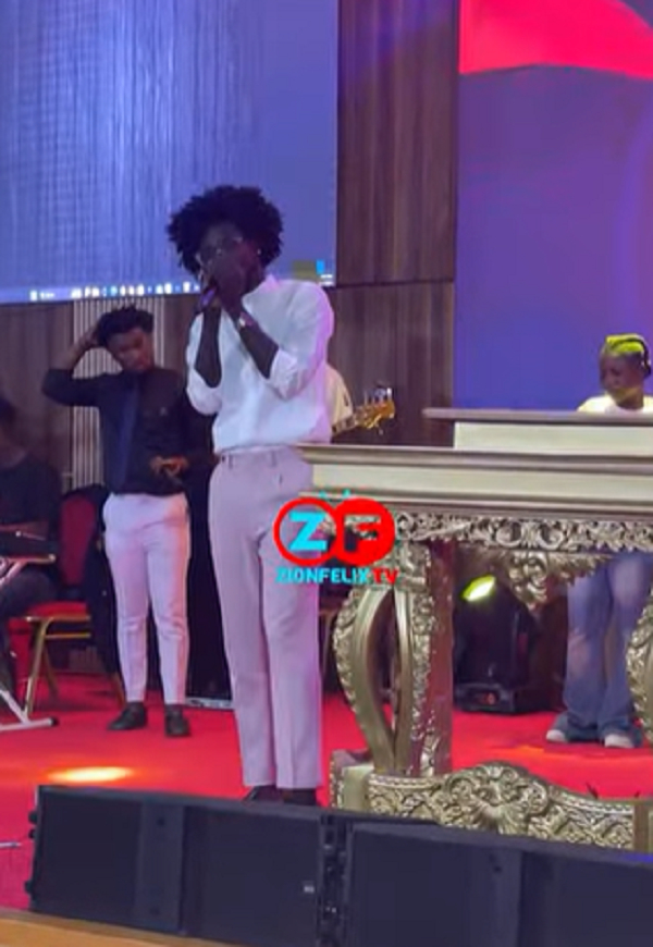 Watch as Kuami Eugene leads worship at the 2024 Imperium Gathering