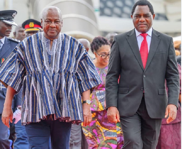President Mahama rocking the Fugu alongside the Zambian President