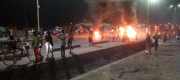 The protesters torched car tyres and blocked the Tamale-Navrongo stretch of the highway