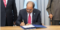 Somalia's President Hassan Sheikh Mohamud signs the recently approved Constitution in Mogadishu