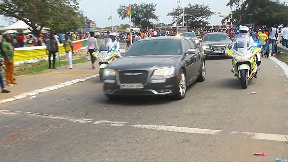 According to the online portal, the convoy was crossed by a taxicab.