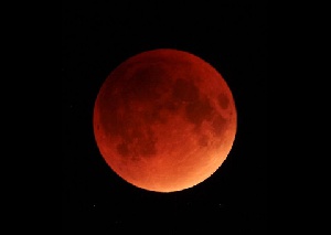 An photo example of the blood moon