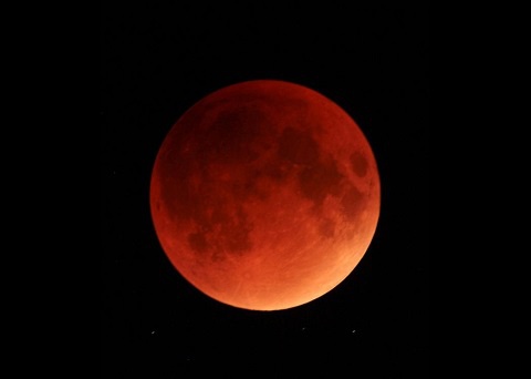 An photo example of the blood moon