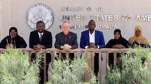 Outgoing US Ambassador to Somalia, Larry E André (third left) with Somali journalists