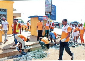 OLIS Pupils Of The School Embarking On The Clean Up Exercise