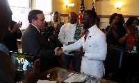 Okyeame Kwame with the Major of Cincinnati