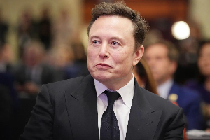 Tesla boss Elon Musk don become di first pesin ever to achieve net worth wey pass $500bn (£370.9bn)