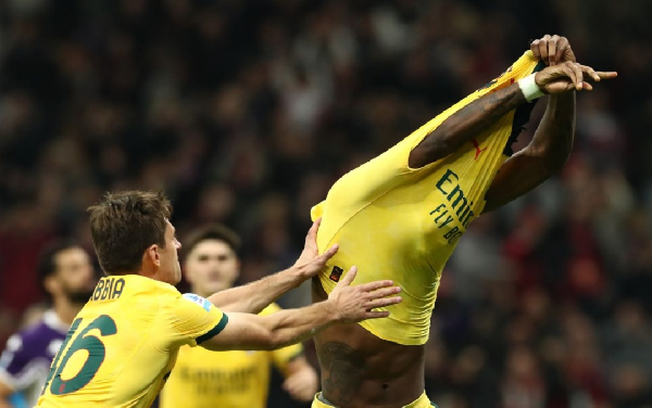 Leao tried removing his shirt but Gabbia stopped him