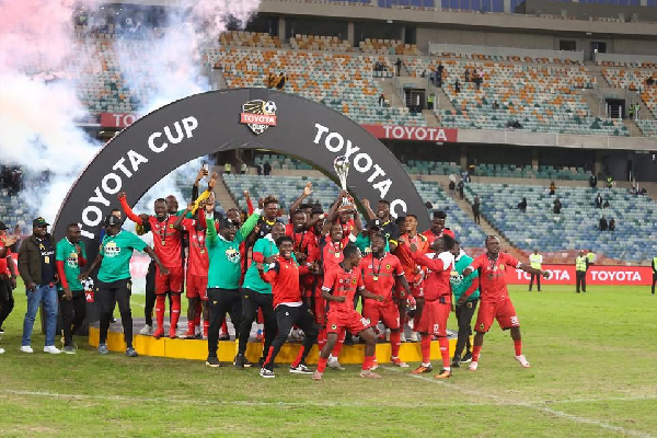 Players of Kotoko celebrating with the trophy