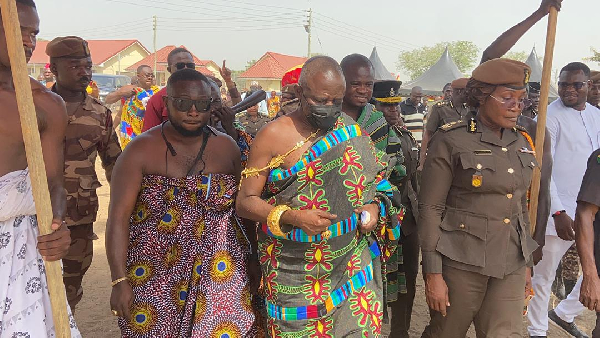 Barimah Osei Hwedie II (middle) alongside Patience Baffoe-Bonnie.