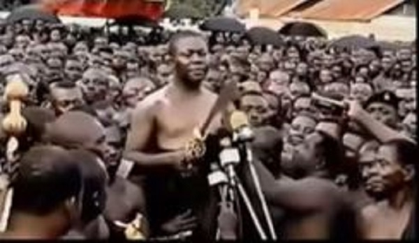 Otumfuo holding the sword while taking an oath during the ceremony