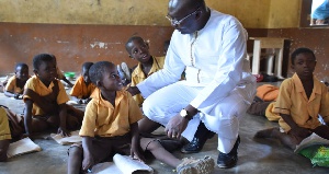 Alhaji Dr Mahamudu Bawumia at the Kperisi Primary School