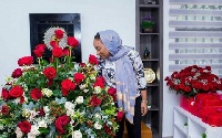 2nd lady Samira Bawumia admiring the roses sent to her by her 'sweetheart' Mahamudu