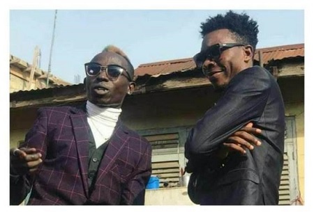 Article Wan poses with Patapaa in a photo