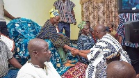 Vice President Dr. Mahamudu Bawumia in a handshake with the Dagbon Overlord, Yaa Naa Abukari Mahama
