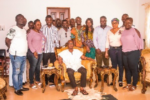Kwahuman Hene Daasebre Akuamoah Agyepong II (C) with Domnic Eduah's team