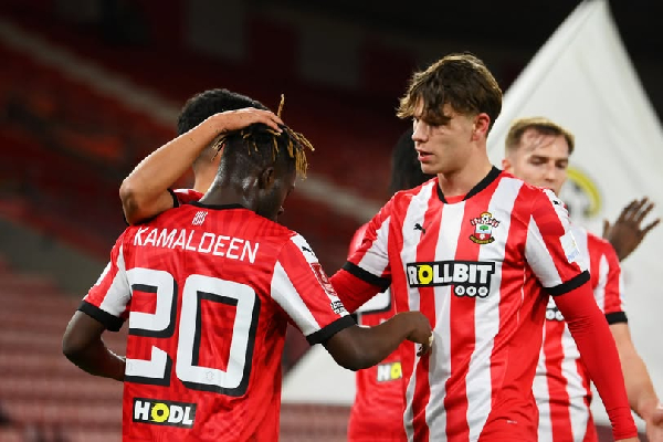 Kamaldeen Sulemana celebrates his goal with his teammates