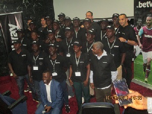 A group picture of the coaches and technical men who participated in the workshop