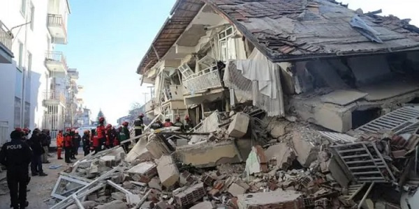 Earthquake rubble in affected cities: Photo courtesy Anadolu Agency