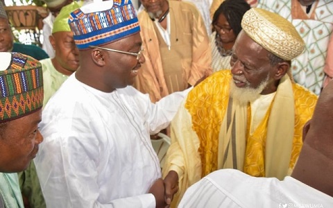 Vice President, Dr. Mahamudu Bawumia exchanges pleasantries with National Chief Imam