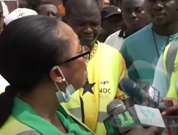 Greater Accra Regional Minister Linda Ocloo (L) during her visit to Okwaikwei South