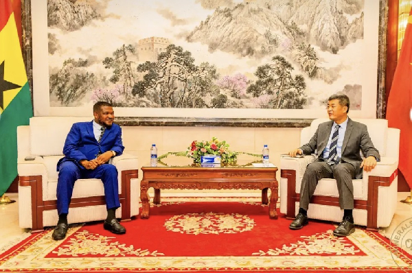 Photo of the CEO of Mineral Commission Isaac Tandoh (L) and Chinese Ambassador Cong Song
