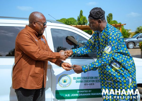 John Dramani Mahama presenting the keys to the vehicle to Abdul Karim Bapuni, head of the unit