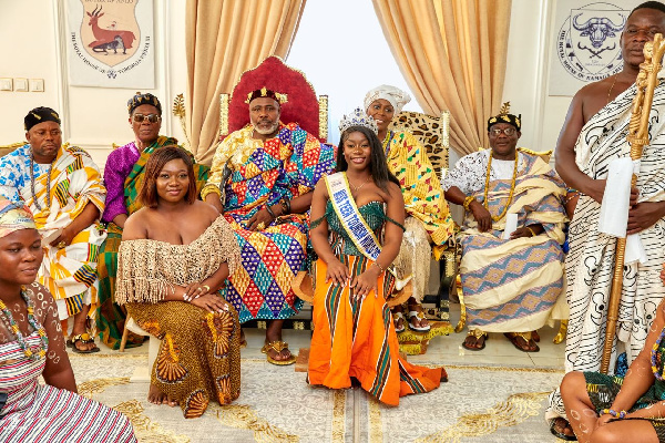 Calista Amoateng with her mother, Torgbuiga Wenya III, Mamaga Abui Buiekpor II, et al