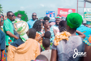 Prof Naana Jane With Winneba Market Women 1