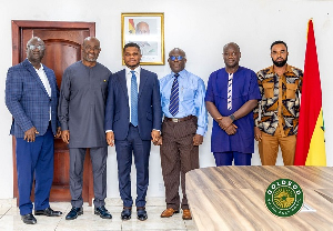 Acting CEO of the Gold Board Sammy Gyamfi with (3rd from left) with officials of GNCCI on Tuesday