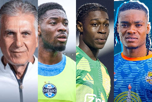 Carlos Queiroz (L) invited new players for the friendly against Mexico