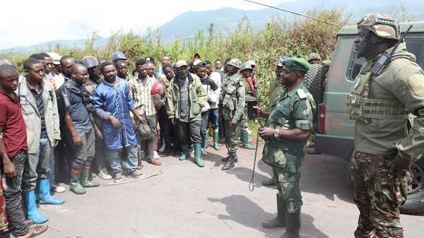 EACRF troops deployed in Kibumba, eastern DR Congo speak with locals