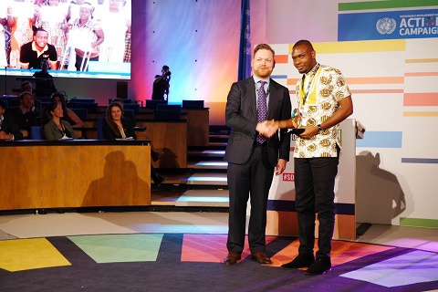 Richard Dzikunu receiving his award