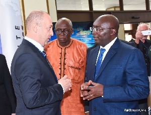 Bawumia interacting with some investors