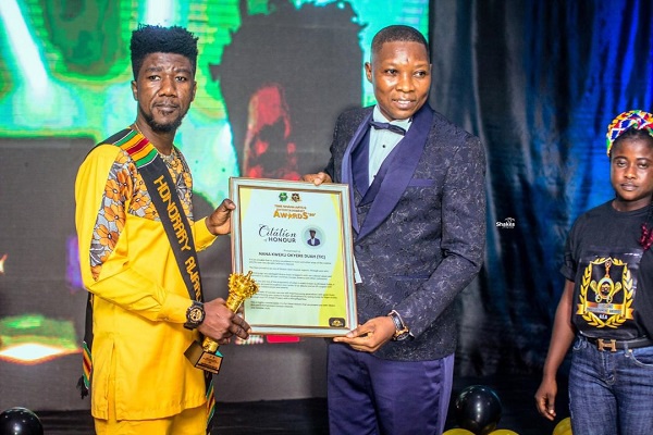 Ghanaian musician, TiC receiving the award