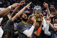 New York Knicks celebrate their Game 4 win