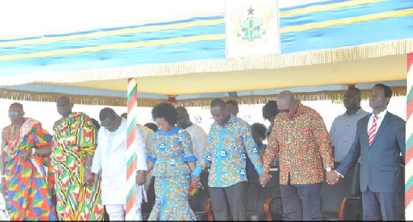 President Mahama (2nd right) joins hands with Dr Siaw Agyepong to pray for the nation and company