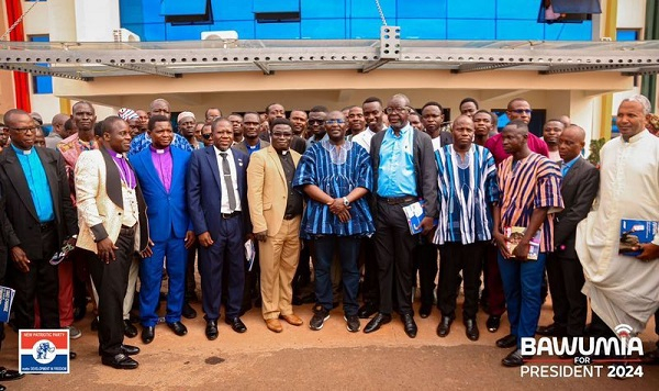 Dr Mahamudu Bawumia with some clergymen in a group photograph